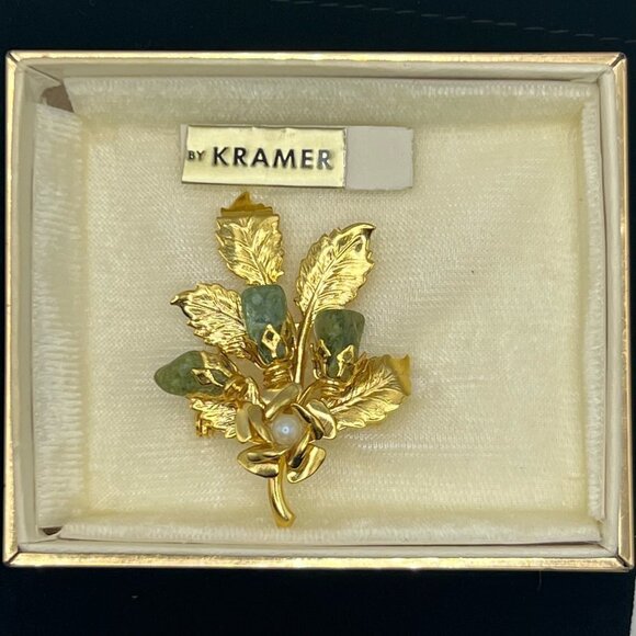 KRAMER Vintage Gold and Green Brooch / Pin with Jade Pebbles - Picture 1 of 2
